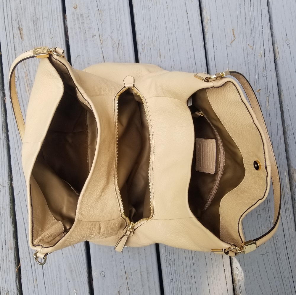 Nwot Coach - image 2